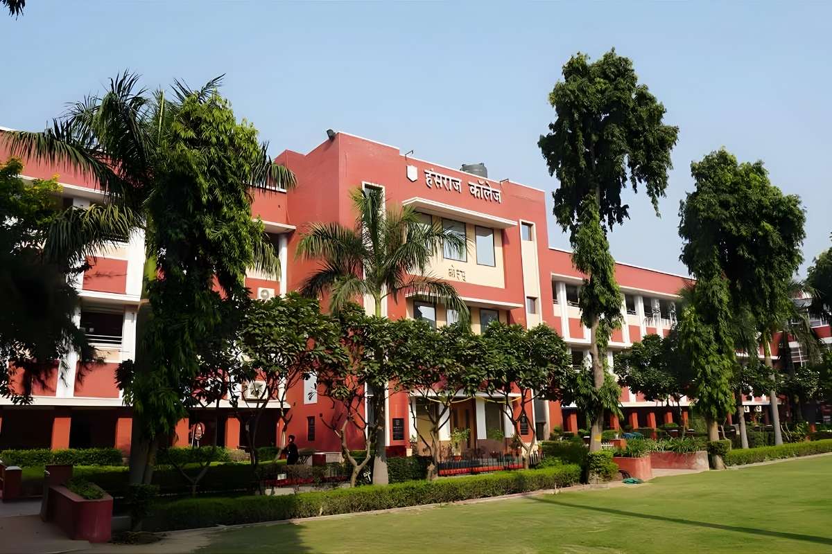 A Guide to the Best Commerce Colleges in India: Top 10 Rankings Revealed | Future Education Magazine