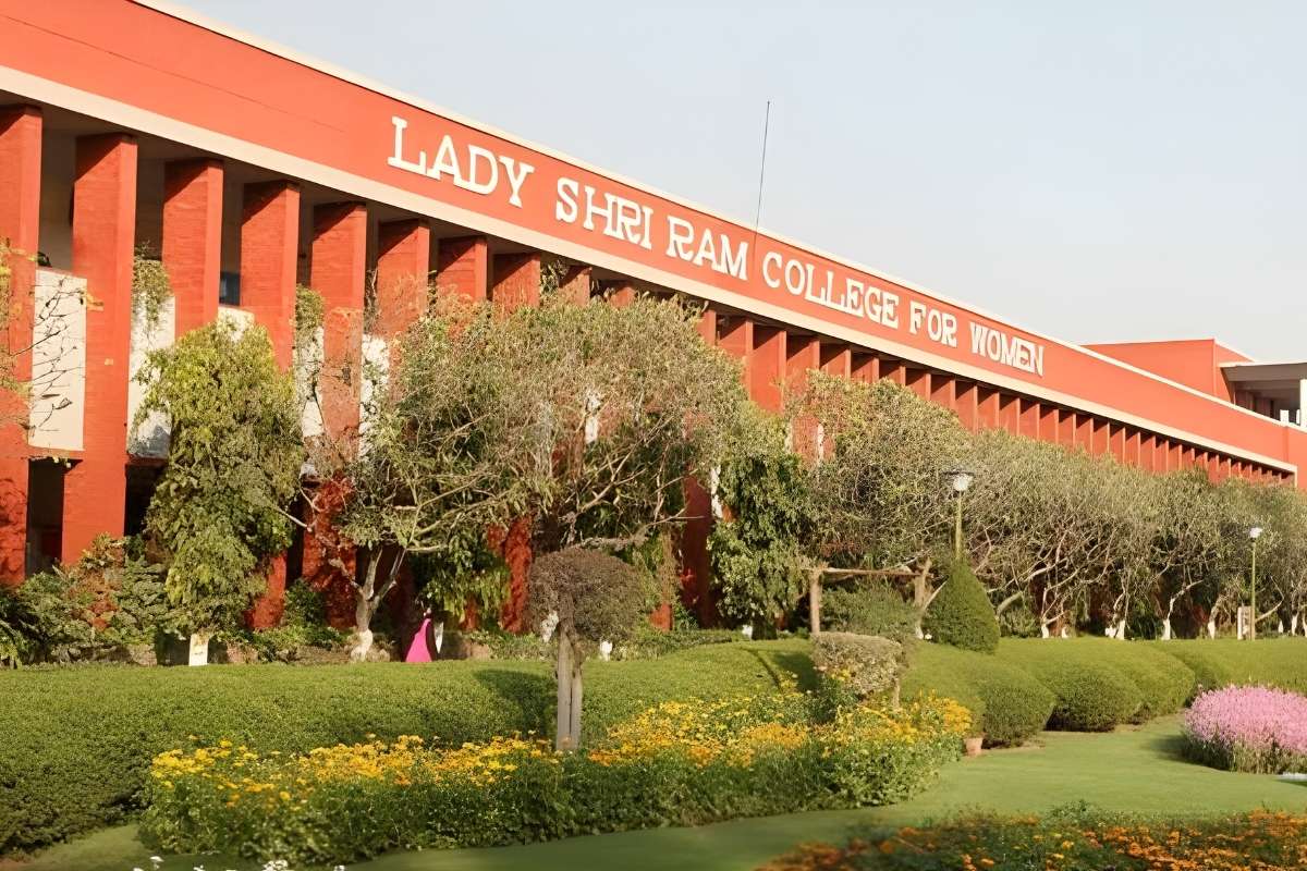 A Guide to the Best Commerce Colleges in India: Top 10 Rankings Revealed | Future Education Magazine