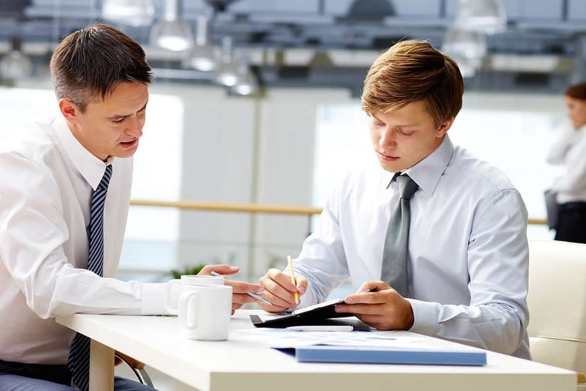 Apprenticeship vs Internship: How to Gain Practical Skills That Employers Value | Future Education Magazine