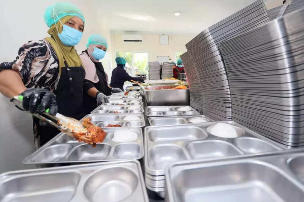 Indonesia Free Meals Program Barred From Education Funds by 2028 | Future Education Magazine